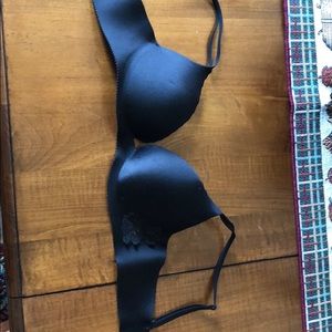 Black Victoria’s Secret bra
